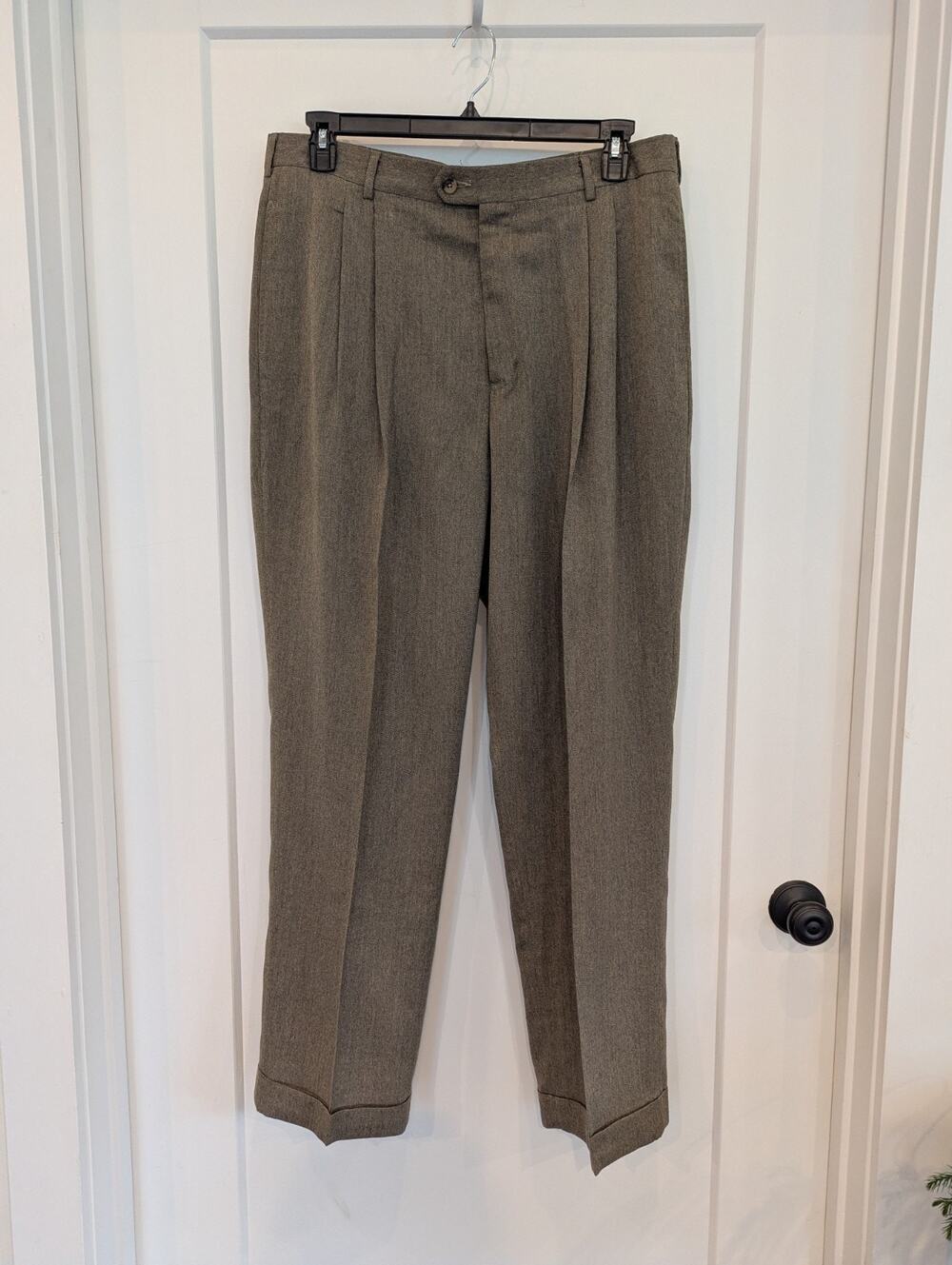 Chaps Ralph Lauren Men's 38×32 (36×32) Brown Pleated Cuffed Dress Pants